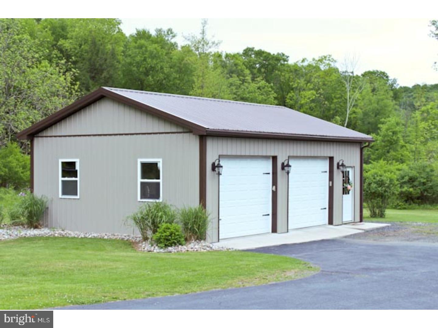 254 Cold Run Road New Ringgold, PA 17960 - Photo 4 of 24 Garage