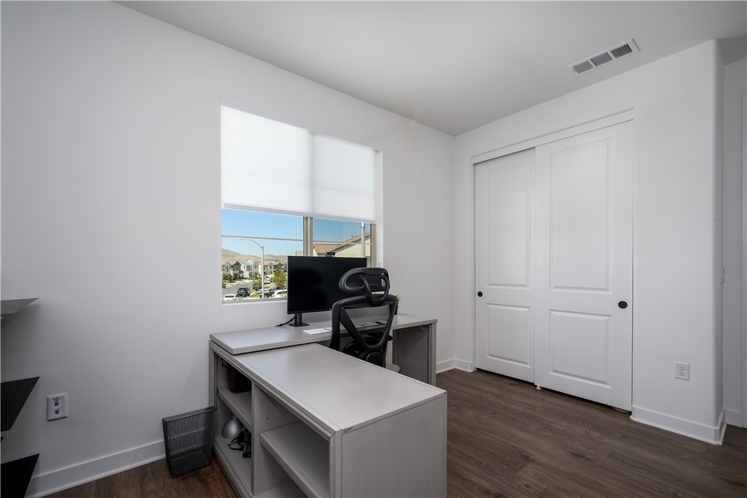 2821 Bridgetide Road Corona, CA 92883 - Photo 27 of 38 Upstairs Room 2