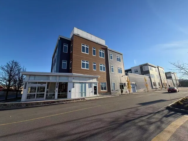 $3,100 | 60 Cross Street East, Unit 222, Somerville, MA 02145