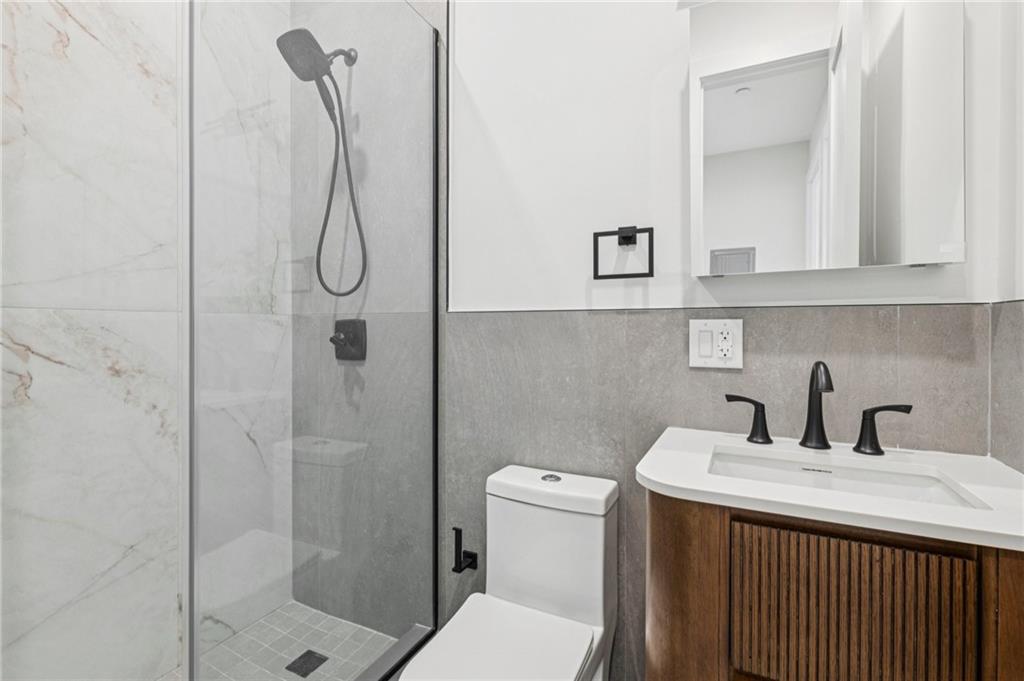 220 Schaefer Street, Unit 4 Brooklyn, NY 11207 - Photo 4 of 11