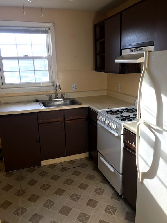43 Colony Road, Unit 2B West Springfield, MA 01089 - Photo 2 of 7 Gallery Image 2