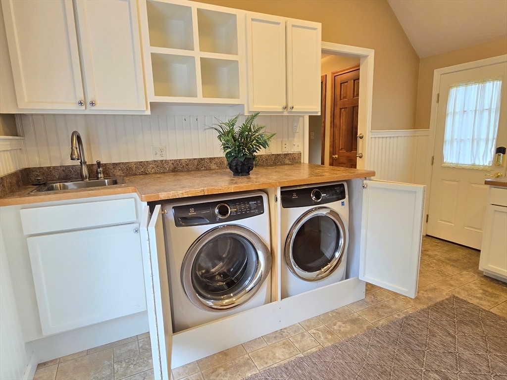 42 Wayside Lane Ashland, MA 01721 - Photo 13 of 40 a utility room with sink dryer and washer