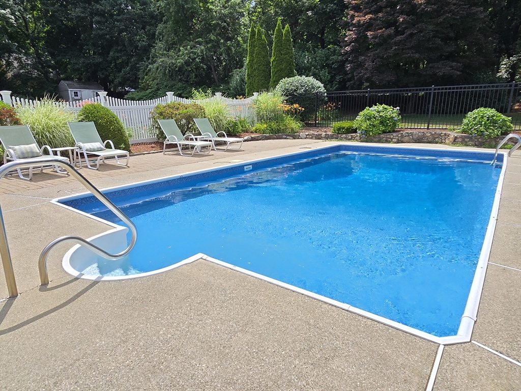 42 Wayside Lane Ashland, MA 01721 - Photo 7 of 40