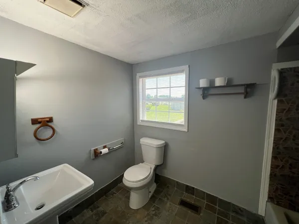 $1,600 | 1550 Old Dover Road, Clarksville, TN 37042