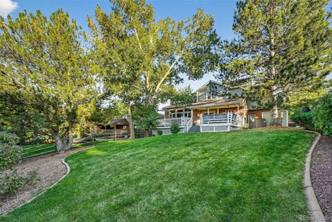 a view of a house with backyard and garden