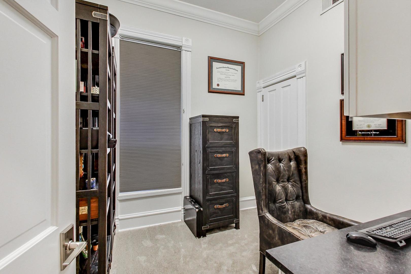 2630 North Racine Avenue Chicago, IL 60614 - Photo 17 of 47 a room with furniture and gym equipment