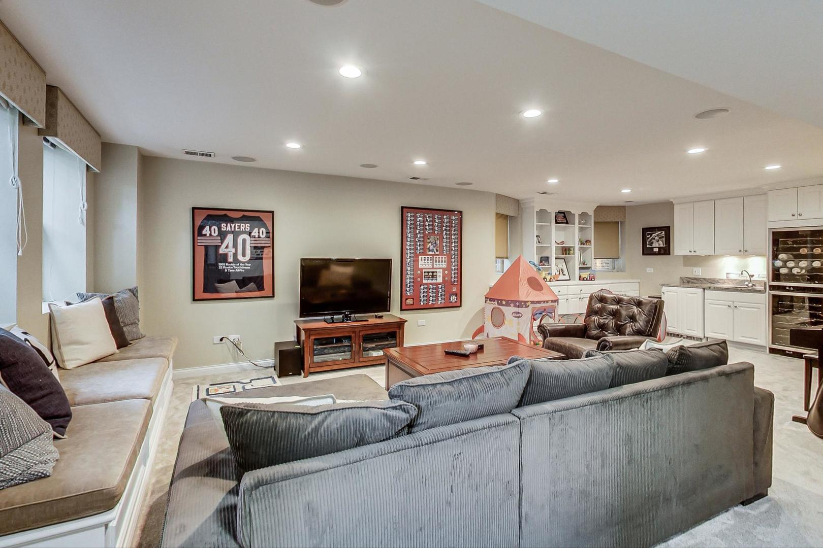 2630 North Racine Avenue Chicago, IL 60614 - Photo 32 of 47 a living room with furniture and a flat screen tv
