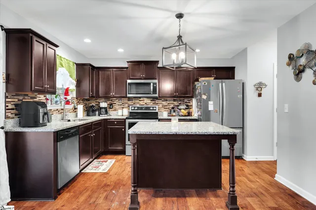 $299,999 | 659 Markham Circle, Moore, SC 29369