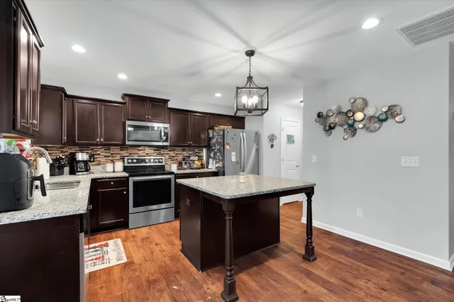 $299,999 | 659 Markham Circle, Moore, SC 29369