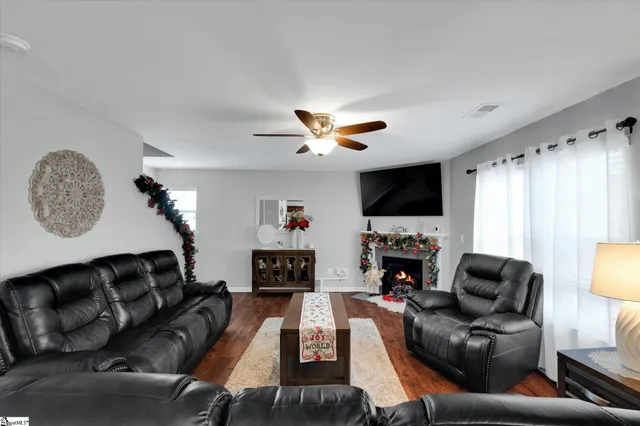 $299,999 | 659 Markham Circle, Moore, SC 29369