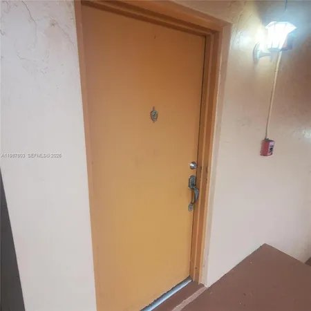 $2,000 | 7151 Miami Lakes Drive, Unit P36, Miami Lakes, FL 33014