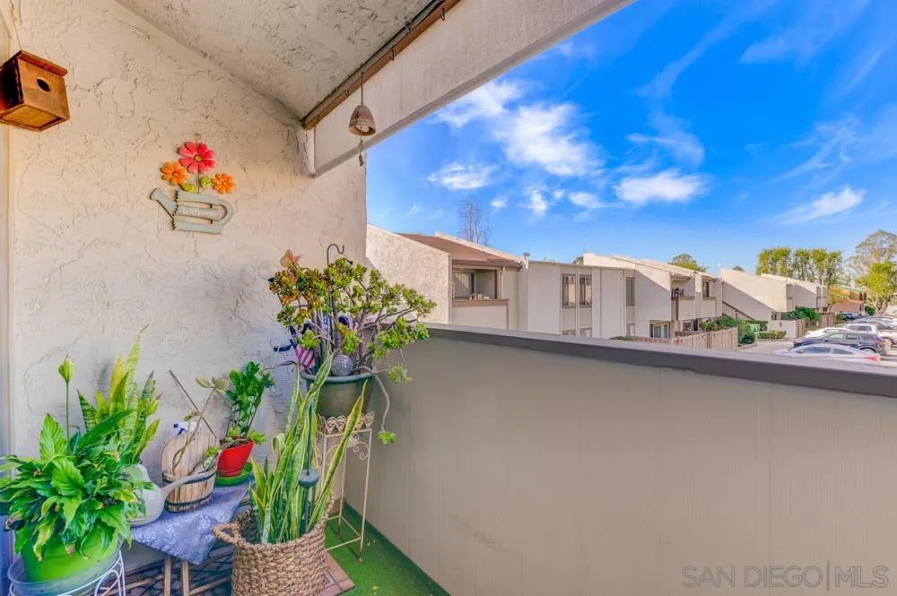 3550 Ruffin Road, Unit 261 San Diego, CA 92123 - Photo 4 of 22 a white wall with a vase of flowers on it