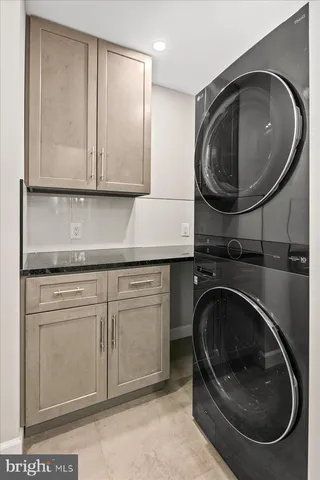 $2,000,000 | 353 Gallop Wood Place, Great Falls, VA 22066