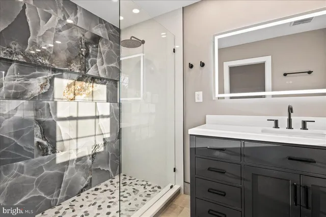 $2,000,000 | 353 Gallop Wood Place, Great Falls, VA 22066