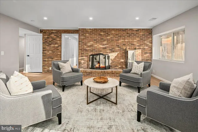 $2,000,000 | 353 Gallop Wood Place, Great Falls, VA 22066