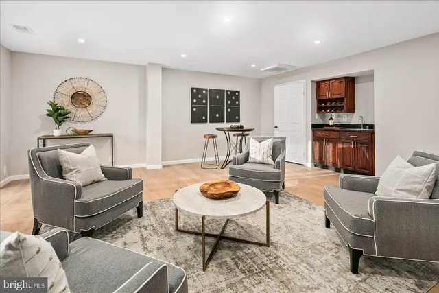 $2,000,000 | 353 Gallop Wood Place, Great Falls, VA 22066