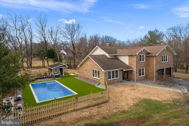 $2,000,000 | 353 Gallop Wood Place, Great Falls, VA 22066