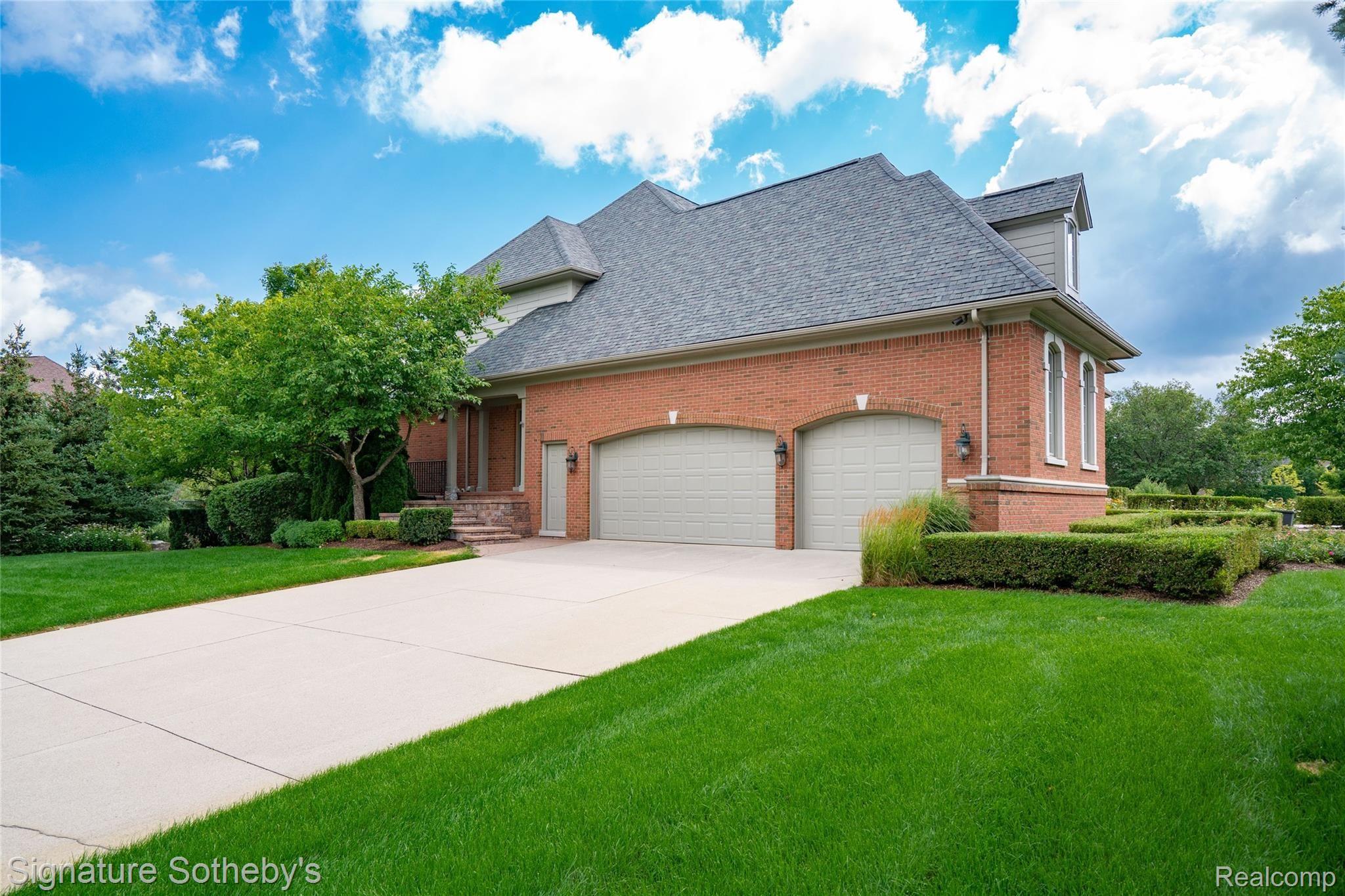 2828 North Addison Circle Rochester, MI 48306 - Photo 3 of 48 Addison-6.jpg