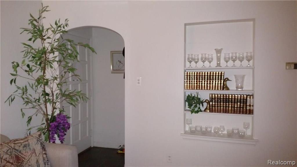 21350 Greenview Road Southfield, MI 48075 - Photo 7 of 32