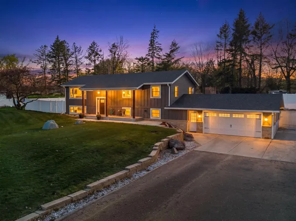 $450,000 | 33366 Sibley Heights Lane, Le Sueur, MN 56058