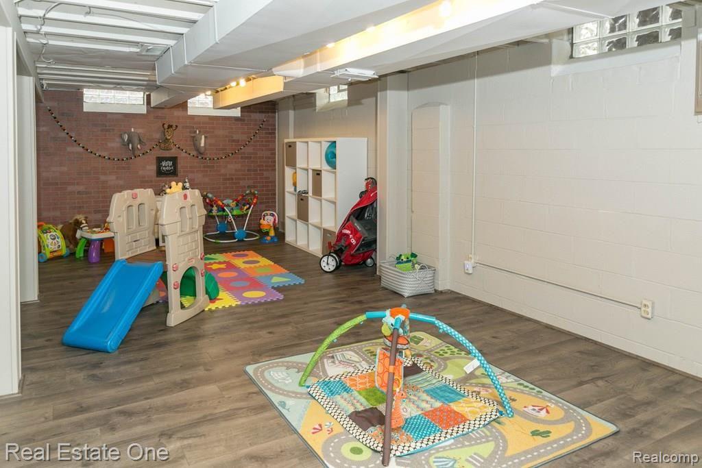 16472 Riverside Street Livonia, MI 48154 - Photo 23 of 27 Gallery Image 23