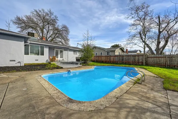 $575,000 | 4009 Fairwood Way, Carmichael, CA 95608