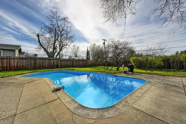$575,000 | 4009 Fairwood Way, Carmichael, CA 95608