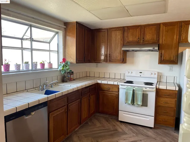 $379,000 | 2585 El Portal Drive, Unit C, San Pablo, CA 94806