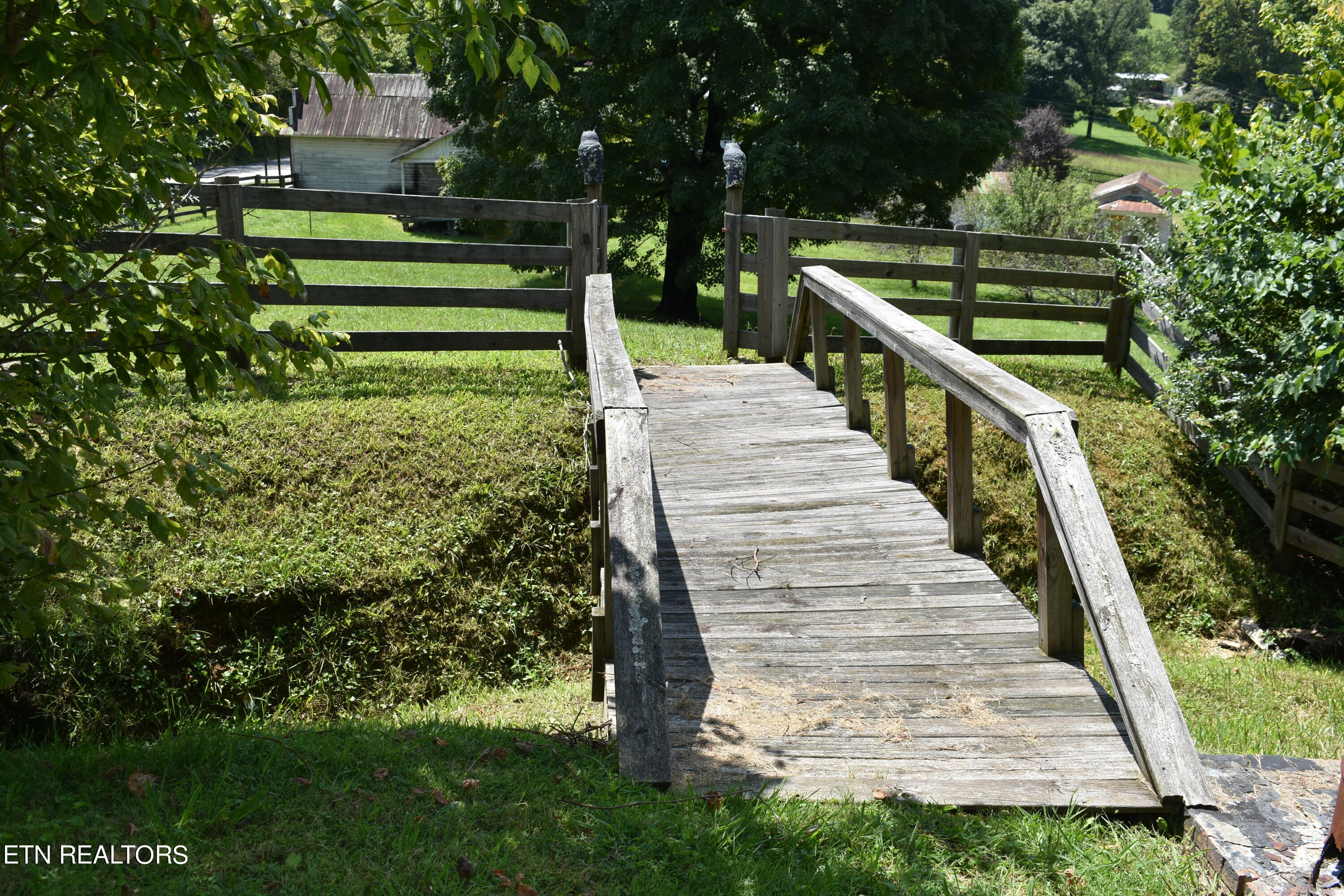 226 Hill Road Harrogate, TN 37752 - Photo 20 of 36 DSC_8568