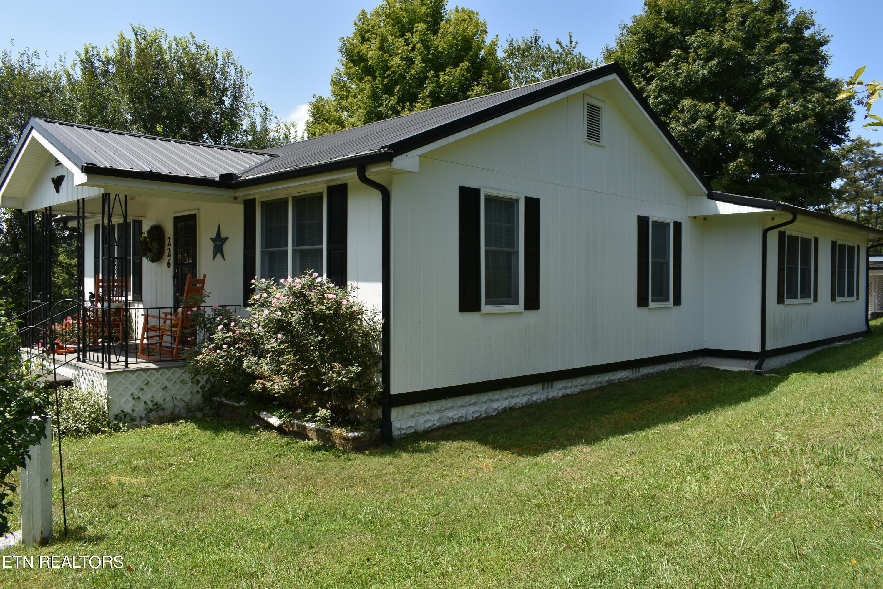 226 Hill Road Harrogate, TN 37752 - Photo 4 of 36 DSC_8557