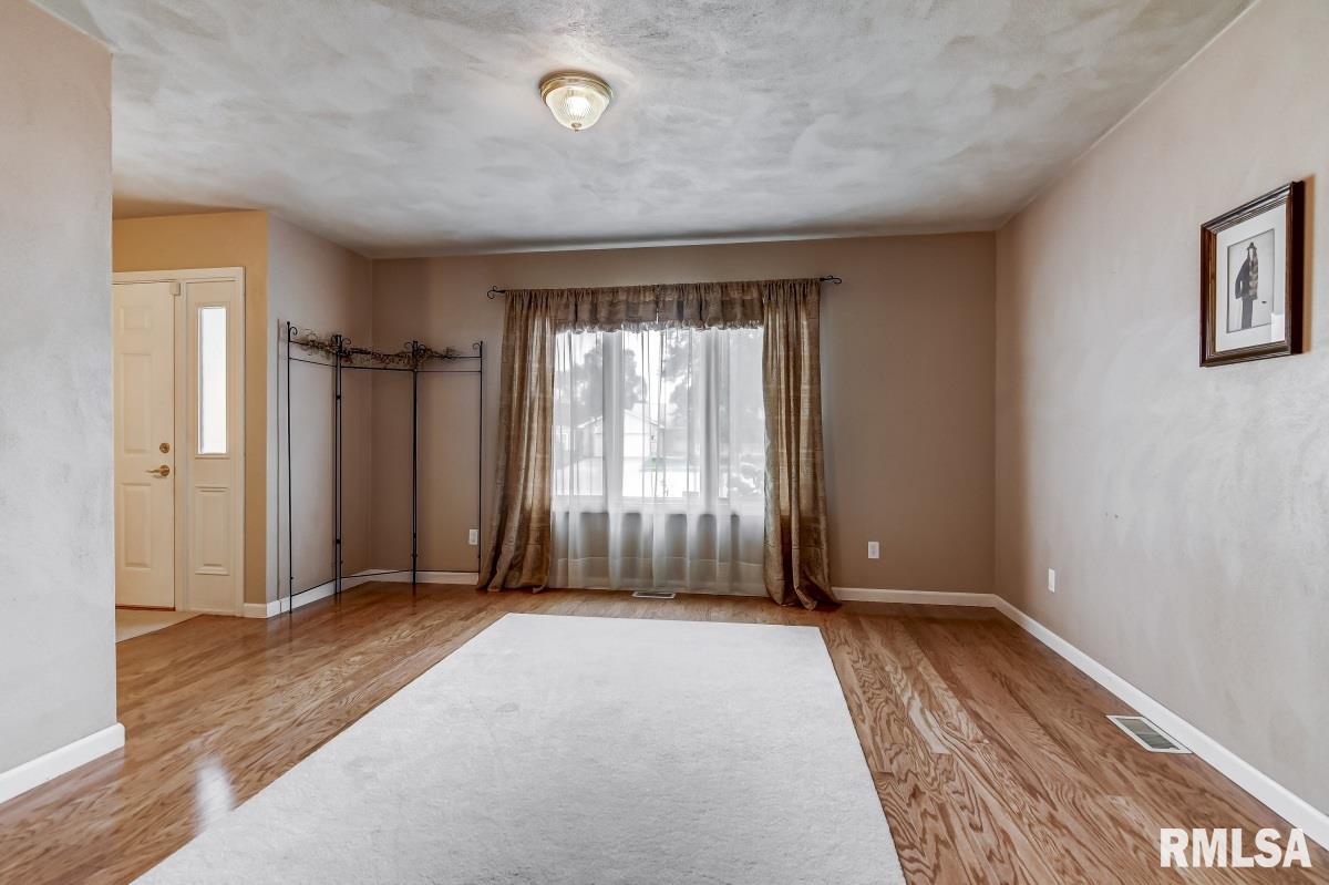 91 Potomac Road Rochester, IL 62563 - Photo 5 of 33