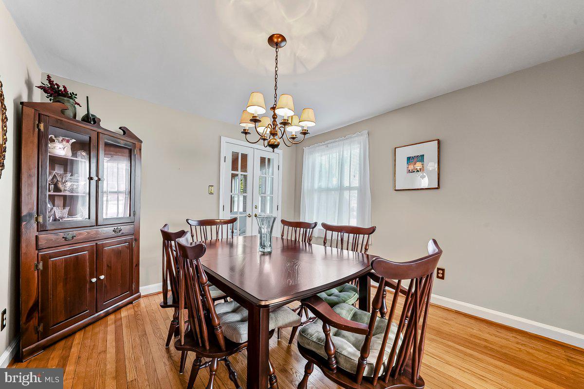 428 Wheatsheaf Road Springfield, PA 19064 - Photo 12 of 40 a view of a dining room with furniture and window