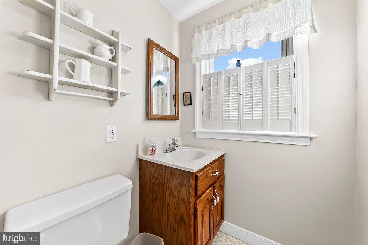 428 Wheatsheaf Road Springfield, PA 19064 - Photo 21 of 40 a bathroom with a sink a toilet and a window