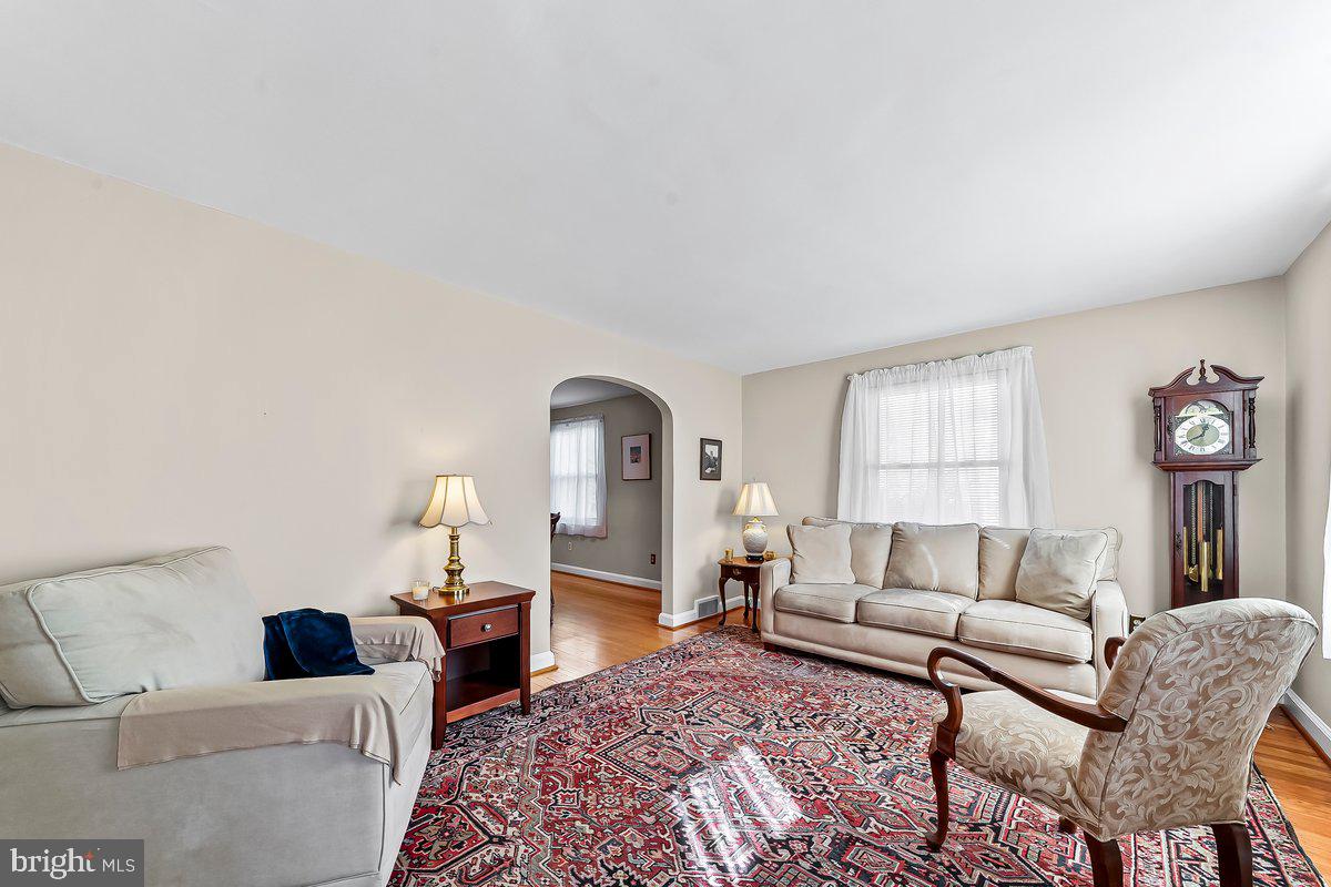 428 Wheatsheaf Road Springfield, PA 19064 - Photo 7 of 40 a living room with furniture and a couch