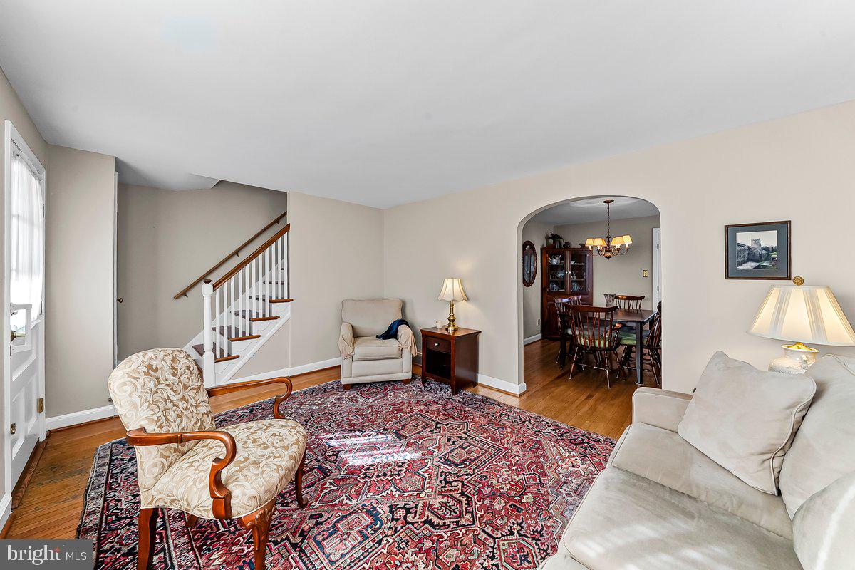 428 Wheatsheaf Road Springfield, PA 19064 - Photo 10 of 40 a living room with furniture