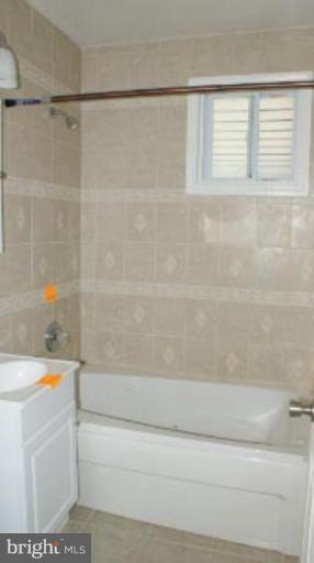 7604 Greenleaf Road Hyattsville, MD 20785 - Photo 3 of 6 a bathroom with a shower and a bathtub