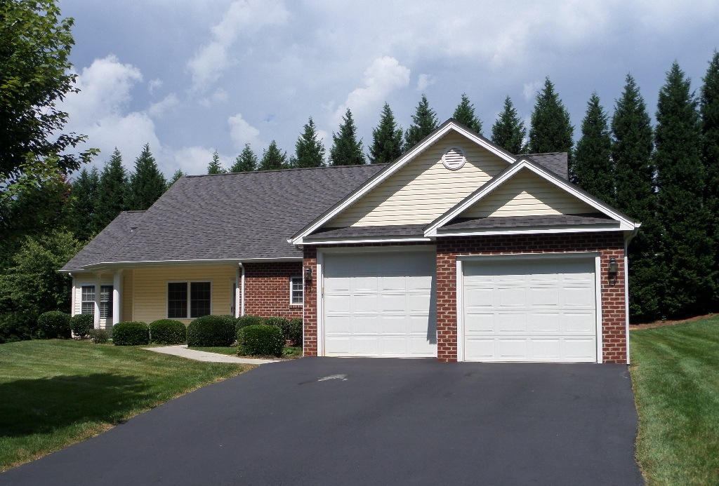 1922 Millbridge Road Salem, VA 24153 - Photo 1 of 43 1922frontsun1
