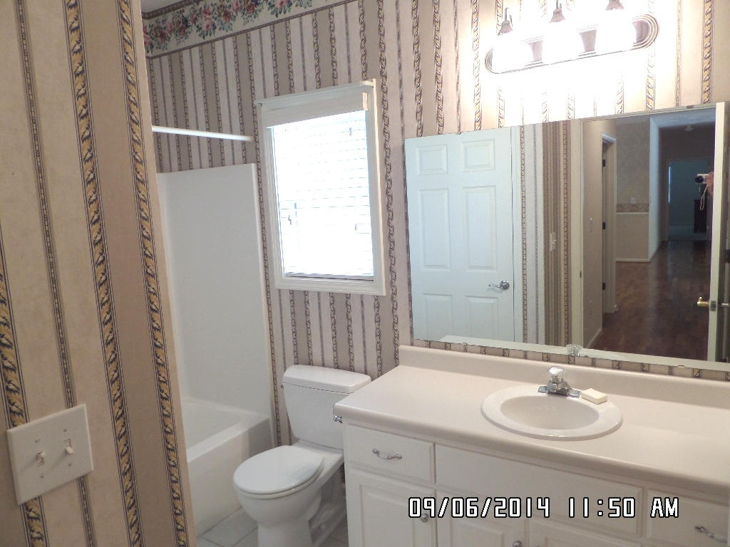 1922 Millbridge Road Salem, VA 24153 - Photo 33 of 43 1922bath2a
