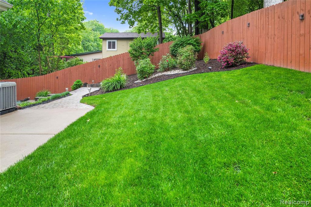 901 Ridge Road Lake Orion, MI 48362 - Photo 21 of 53