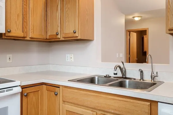 $199,900 | 12014 Baneberry Drive, Unit 32, Roscoe, IL 61073