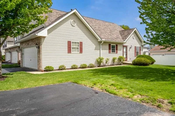 $199,900 | 12014 Baneberry Drive, Unit 32, Roscoe, IL 61073