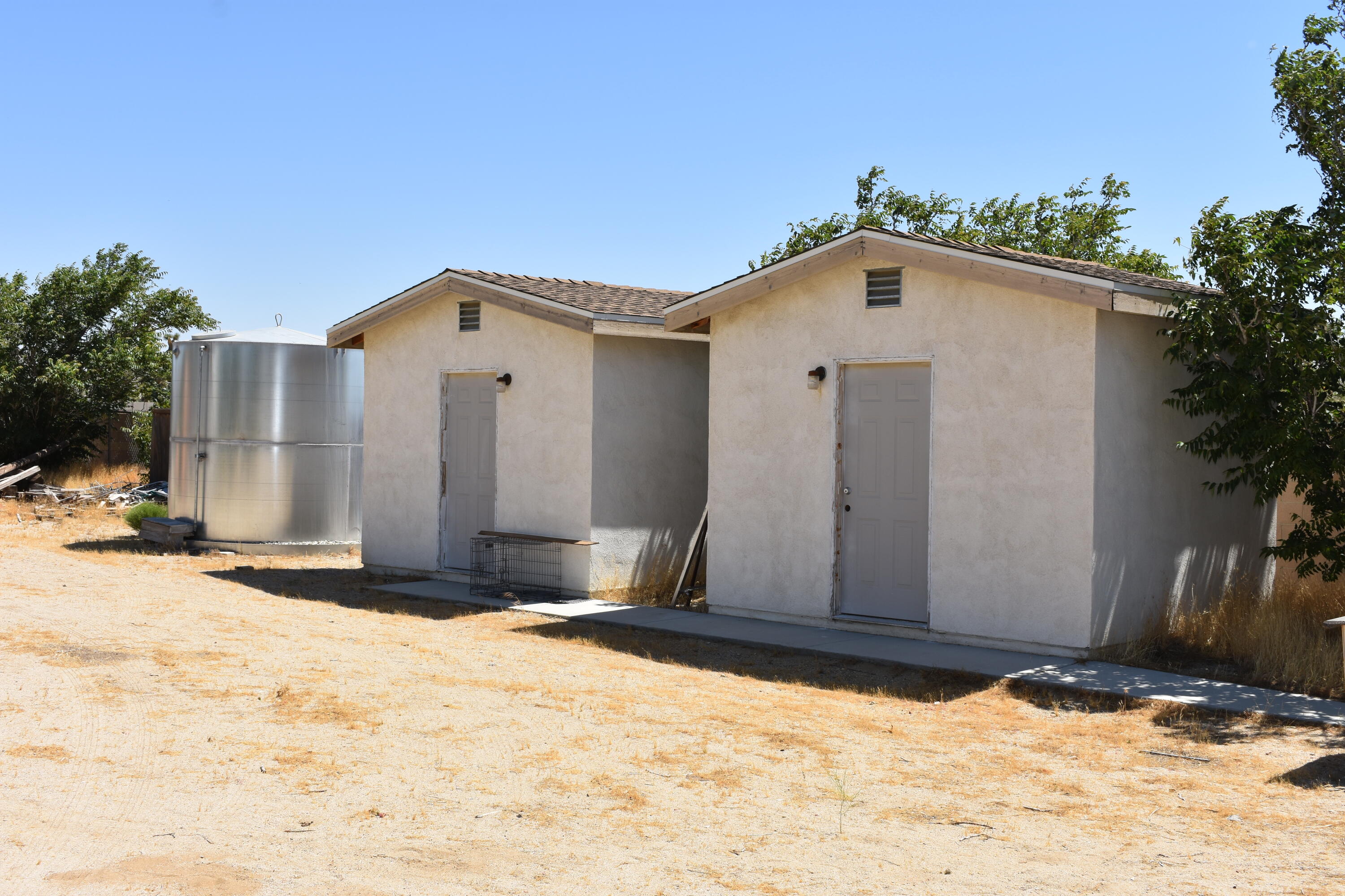 6293 Backus Road Mojave, CA 93501 - Photo 26 of 35 a view of a house with a snow in the background