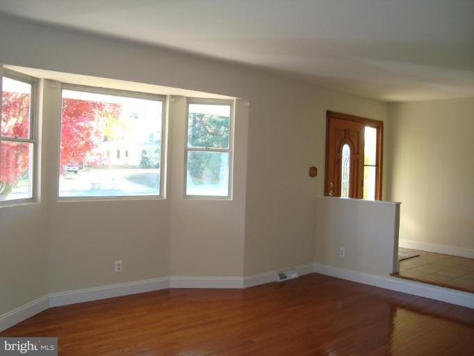 1110 Peachtree Road Fallston, MD 21047 - Photo 3 of 24 Living Room