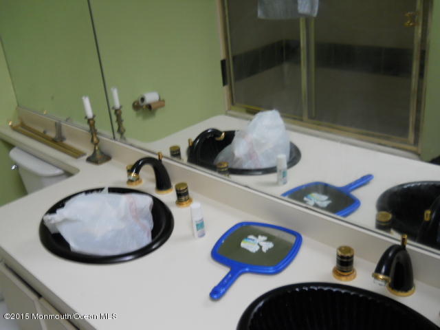 408 Oak Tree Road Freehold, NJ 07728 - Photo 7 of 17 Twin sinks