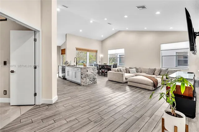 $3,900 | 8520 VÃa Romana, Unit 82U, Boca Raton, FL 33496