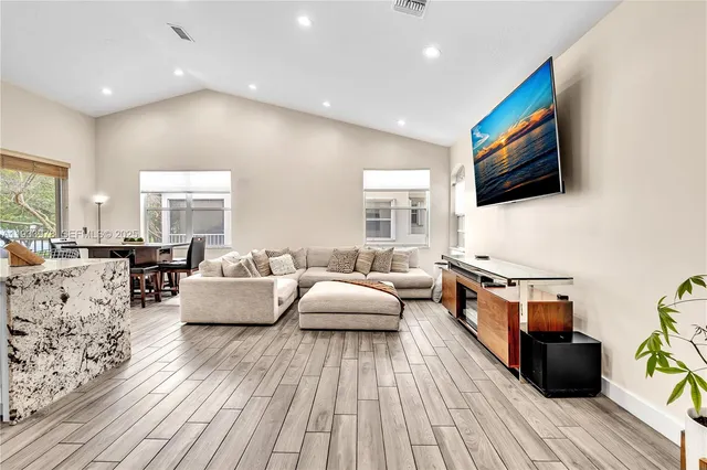 $3,900 | 8520 VÃa Romana, Unit 82U, Boca Raton, FL 33496