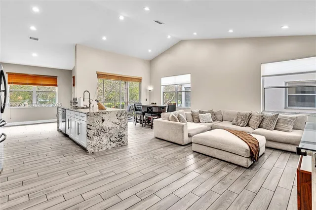 $3,900 | 8520 VÃa Romana, Unit 82U, Boca Raton, FL 33496