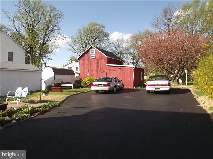 505 Byberry Road Philadelphia, PA 19116 - Photo 20 of 24 Driveway