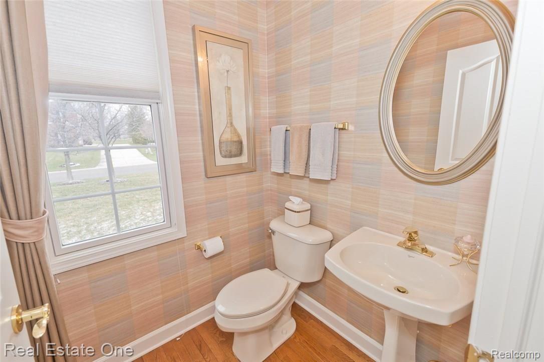 5688 Stonehaven Boulevard Rochester, MI 48306 - Photo 11 of 69 Powder room