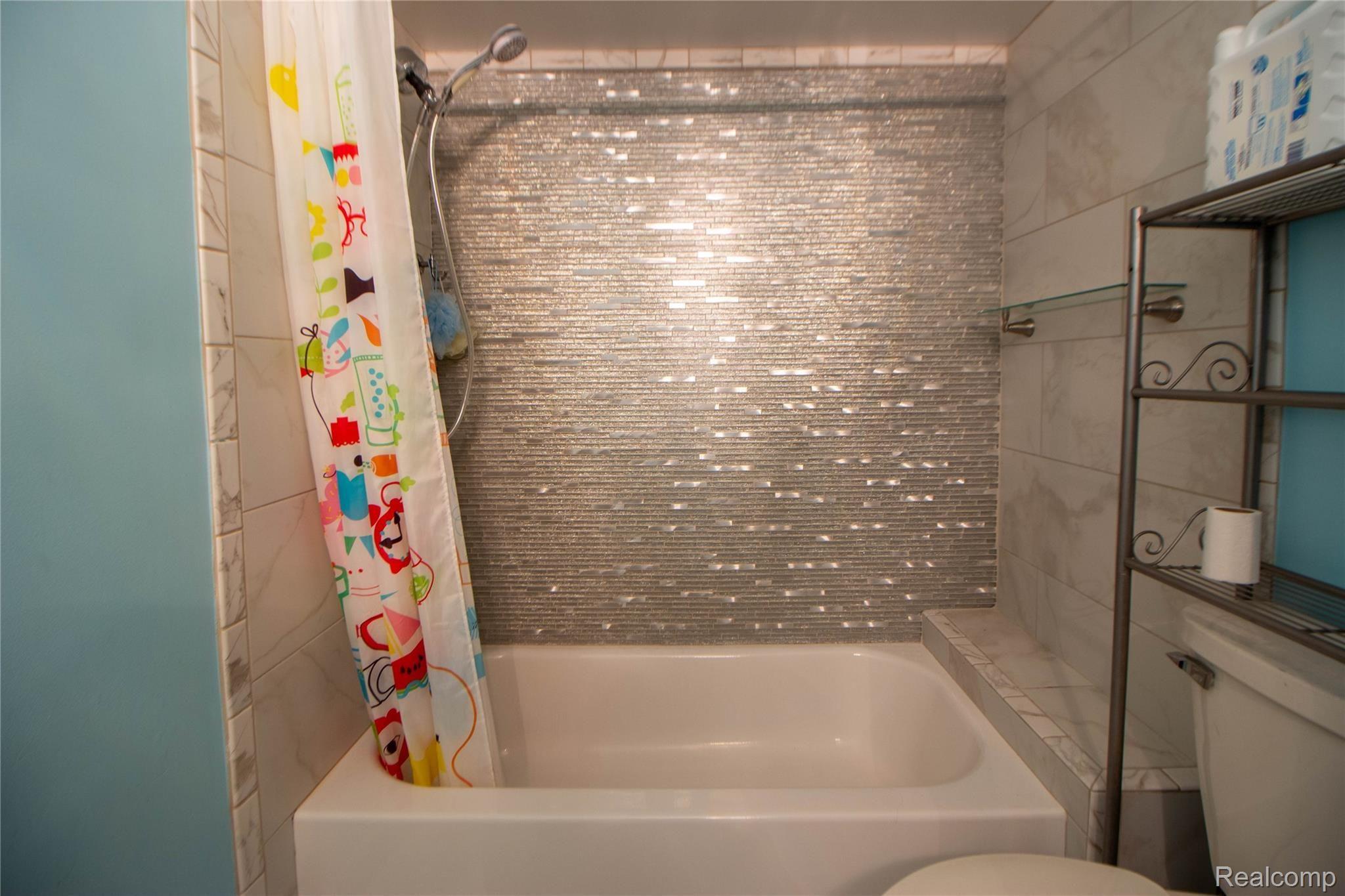 4140 Beach Road Troy, MI 48098 - Photo 27 of 38 _MG_9548-HDR.jpg